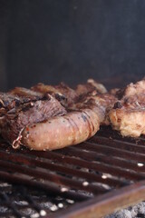 Asado con mollejas, costillas y entraña, a la parrilla. 
