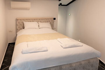 Fototapeta na wymiar Interior of a small double bed hotel bedroom