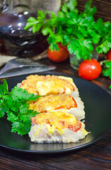 fish baked with vegetables and cheese in white sauce