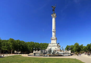 Fototapeta na wymiar Le Monument aux Girondins, sur la place du même nom, à Bordeaux.