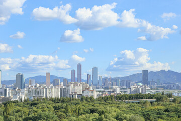 Naklejka premium Seoul, Korea on a refreshing fall afternoon