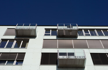 Wohnblock mit Balkon