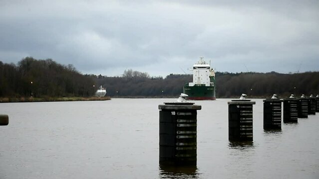 Frachtschiff im Nord-Ostsee-Kanal 
