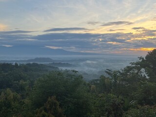 ボロブドゥール寺院 朝日 ジョグジャカルタ ジャワ島 インドネシア 東南アジア