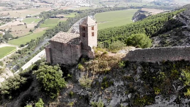 Roca de&nbsp;Sant Honorat i Castell-llebre en Peramola provincia de L&eacute;rida Catalunya Spain