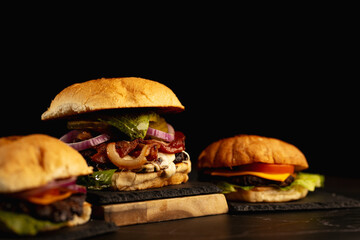 Hamburguesas servidas y preparadas para comer 