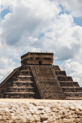 Fototapeta na wymiar The temple of Kukulcan, Chichen Itza, Mexico 