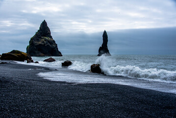 2021 08 18 Reynisdrangar waves break 4