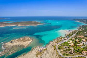 Foto auf Acrylglas Strand La Pelosa, Sardinien, Italien Luftaufnahme der Nuraghe auf einer Insel im Mittelmeer neben der Küste Sardiniens