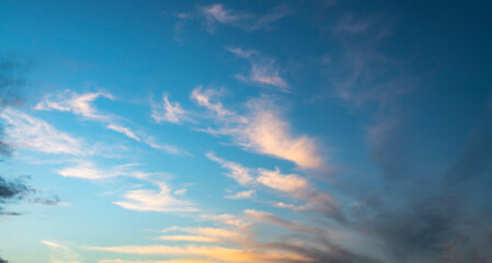 Obraz premium Fantastic bright clouds in the sunset sky. Sky background.