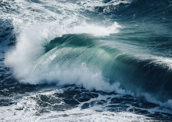 Huge ocean wave making a splash