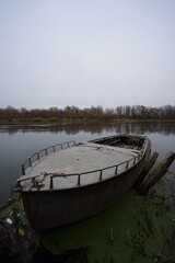 Obraz premium boat on the river