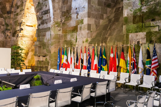 Diplomatic table and flags