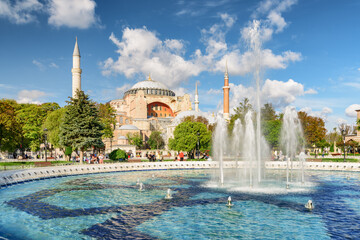 Fototapeta na wymiar Scenic fountain at the Sultanahmet Square and the Hagia Sophia