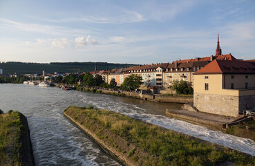 Fototapeta na wymiar Mainufer in Würzburg