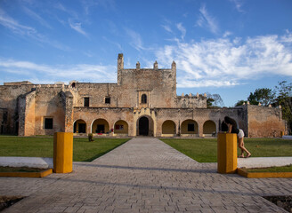 Fototapeta premium Tourist enjoying a vacation at the convent of San Bernardino of Siena in Valladolid (Mexico), on the Yucatan Peninsula.