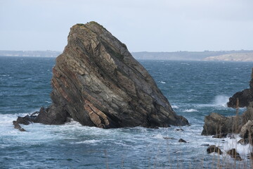 Visual variety observed on the French coast, Bretagne, Finistere. (West); focusing on rocky formations this time.
A wide variety of eroded rock formations, zoomed textures, creeks, cavities, shores...