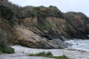 Visual variety observed on the French coast, Bretagne, Finistere. (West); focusing on rocky formations this time.
A wide variety of eroded rock formations, zoomed textures, creeks, cavities, shores...