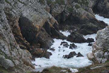 Visual variety observed on the French coast, Bretagne, Finistere. (West); focusing on rocky formations this time.
A wide variety of eroded rock formations, zoomed textures, creeks, cavities, shores...
