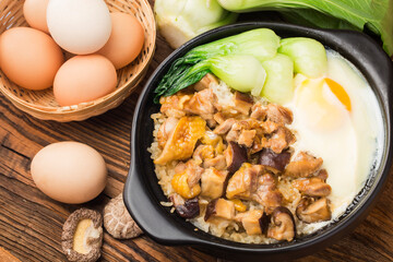 Cantonese style rice with chicken and mushroom