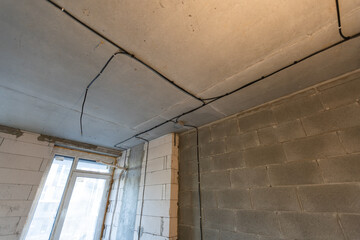 Obraz premium Working process of installing metal frames for plasterboard -drywall - for making gypsum walls in apartment is under construction, remodeling, renovation, extension, restoration and reconstruction