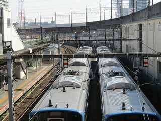 駅に待機中の電車