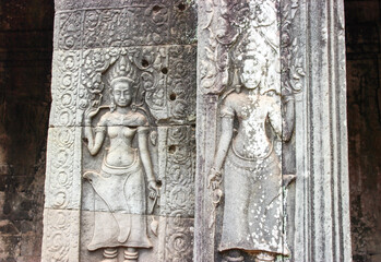 Obraz premium Khmer-style goddess sculpture at Banteay Srei Temple.