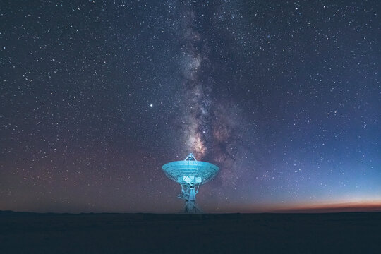 Very Large Array satellite dish under the Milky Way in New Mexico