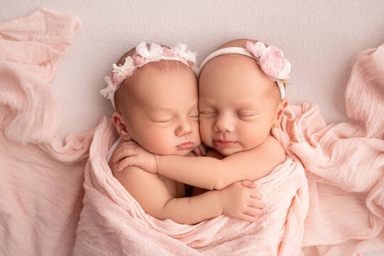 Identical Twin Babies Images – Browse 2,024 Stock Photos, Vectors, and Video | Adobe Stock