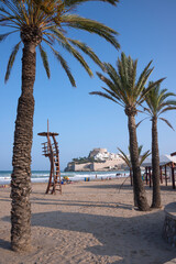 Paseo marítimo y playa norte de Peñíscola, en la provincia de Castellón, España