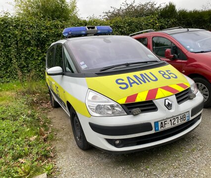 V&eacute;hicule de samu 85, vend&eacute;en 