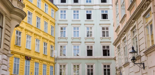 Poster Panorama of colorful apartment building in the center of Vienna, Austria © venemama