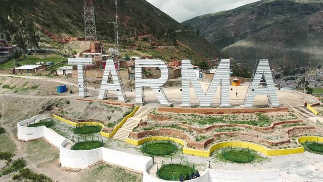 letras en el mirador TARMA JUN&Iacute;N PER&Uacute; 