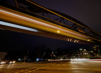 Fototapeta na wymiar Wuppertal Schwebebahn-lights langzeitaufnahme