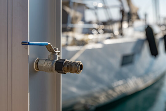 Faucet for replenishing water on a yacht at the marina