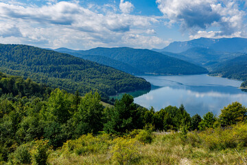 Fototapeta na wymiar The lake Bicaz in carpathian landscape of romania