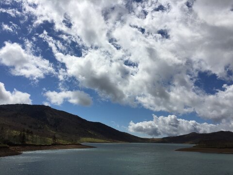 Waves, Sky, Beach and Shore of Lake Nozoriko Gunma Japan