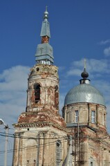 Manor - in Russian architecture, a separate settlement, a complex of residential, utility, park and other buildings, as well as, as a rule, a manor park that make up a single whole.