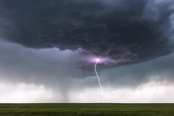 Fotobehang Thunderstorm lightning bolt over a field © JSirlin