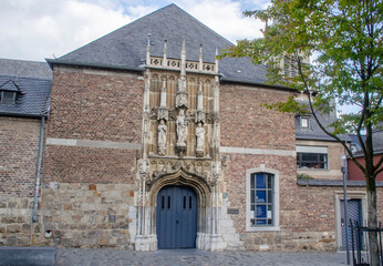 Aachen: -Die Aachener Domschatzkammer ist die bedeutendste kirchliche Schatzkammer nördlich der...