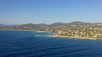 survol de la côte d'Azur dans le Var entre Sainte-Maxime et Fréjus