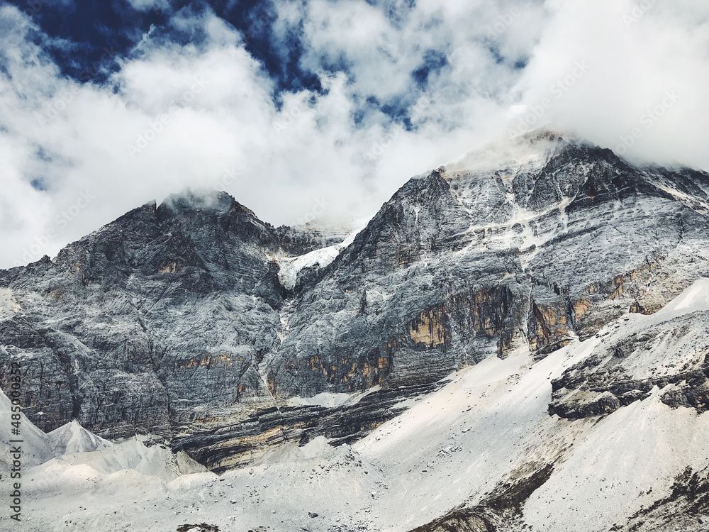 Wall mural A beautiful view of mountains