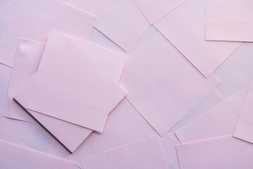 post its rosados cuadrados para mensaje del amor y la amistad tomada cenitalmente