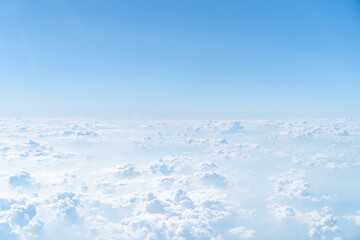 Obraz premium Blue sky and white clouds on a sunny day