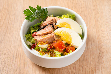 salad with tuna and egg