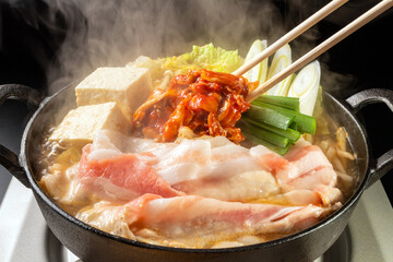 豚キムチ鍋のイメージ
