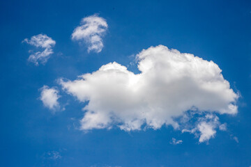 Fototapeta na wymiar The cloud on blue sky background.