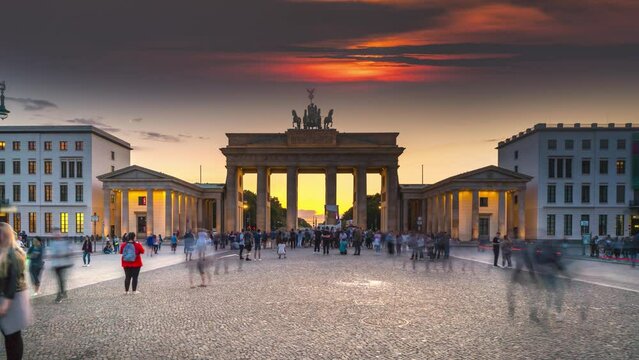 Day to night Time Lapse of brandenburg gate with morning traffic, Berlin, Germany