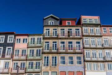 Fototapeta na wymiar Les quais de Ribeira à Porto