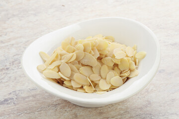 Almond nut slices for culinary